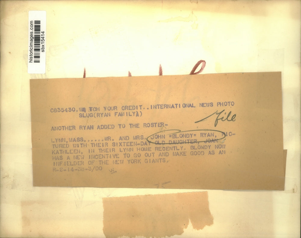 1938 Press Photo Mr and Mrs John "Blondy" Ryan With 16-Week-Old Daughter