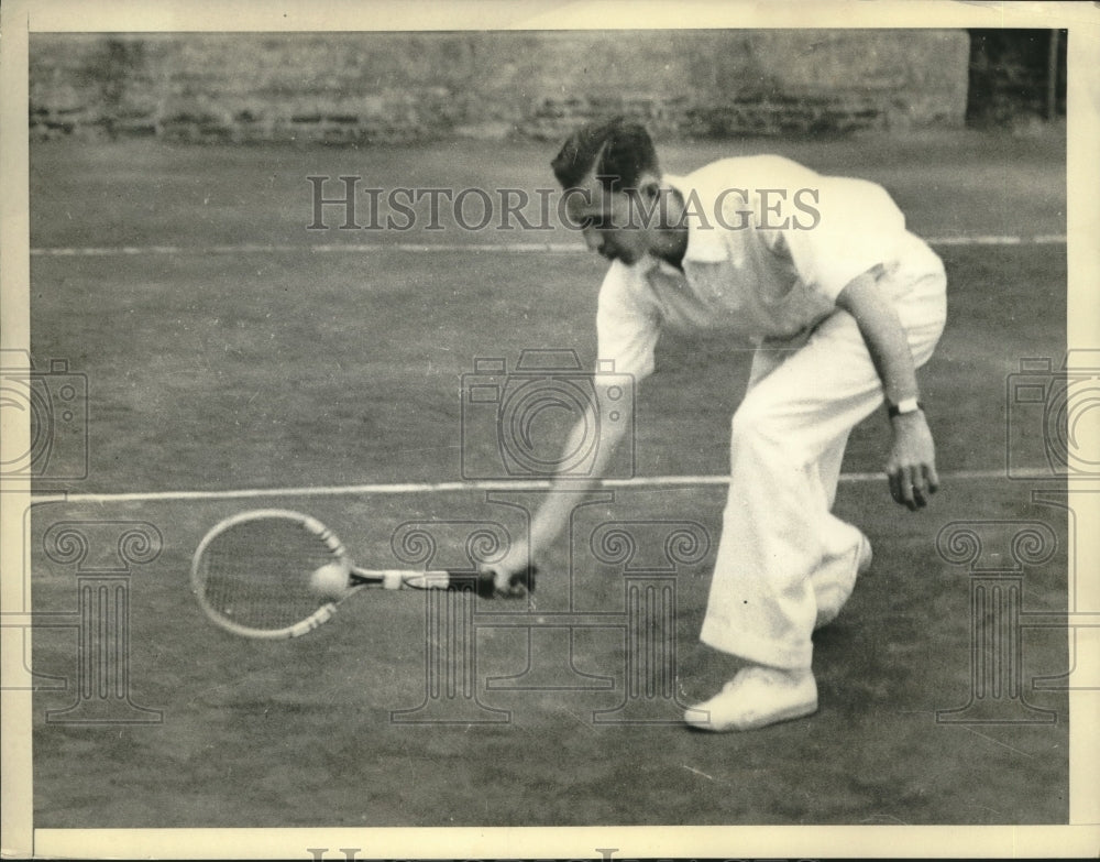 Press Photo Forehand Half Volley is Difficult to Play When Far from Net