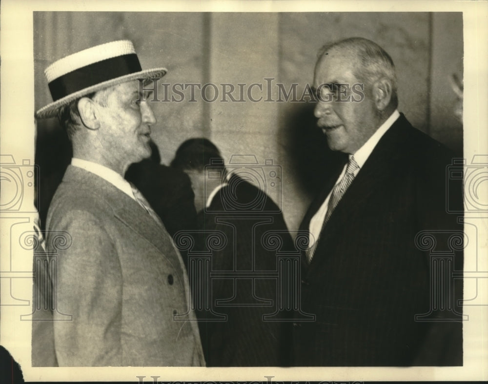 1933 Press Photo Edwin Hill Asks Questions of J. Morgan During Investigation