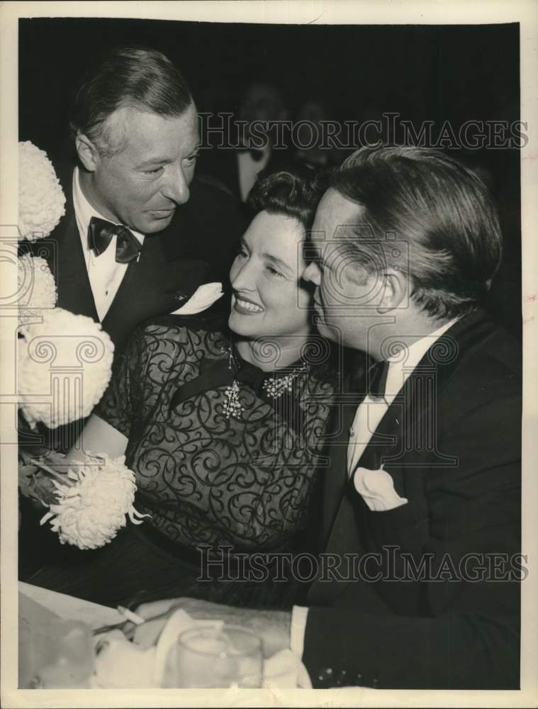 Press Photo Bob Hope with wife and George Jessel at Biltomore Hotel, California- Historic Images