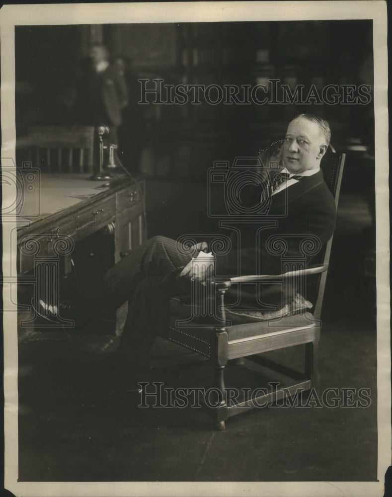 1927 Press Photo Governor Alfred E. Smith seated in the Executive chair