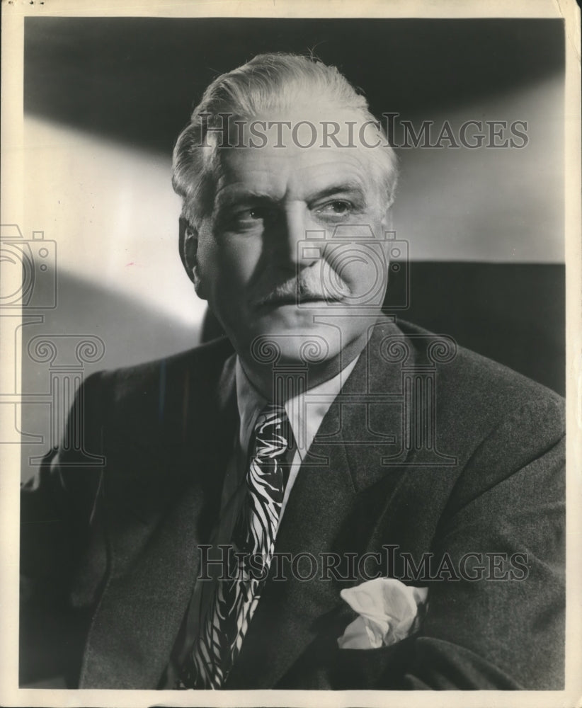 1945 Press Photo Frank Morgan, star on Cavalcade America over NBC - sbz03540