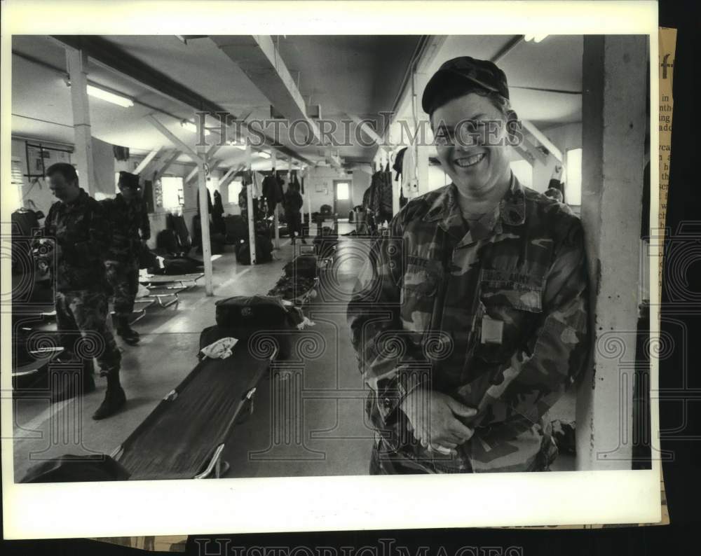 1991 Press Photo First Sergeant Richard Abbate in Fort Wadsworth barracks
