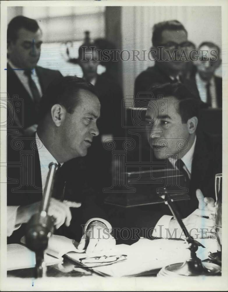 Load image into Gallery viewer, 1967 Press Photo B.P. Connor &amp; Bronx B.P. Badillo at a meeting - sia01502
