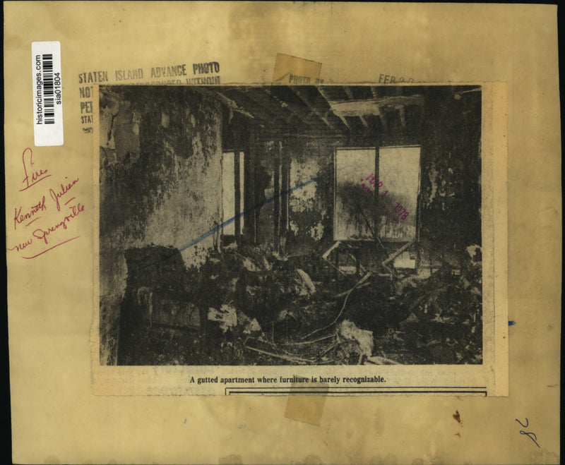 Load image into Gallery viewer, 1978 Press Photo Kenneth Julian's apartment gutted by fire, New Springville
