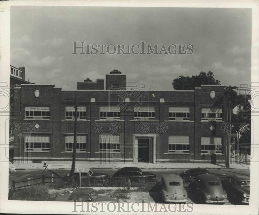 1956 Press Photo Con Edision Building exterior, Richmond Terrace, Livingston