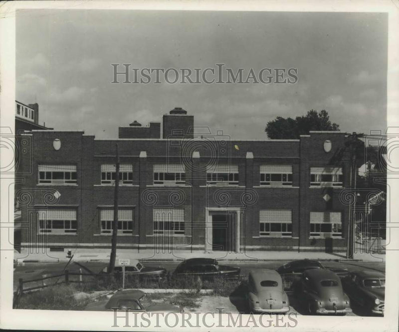 Load image into Gallery viewer, 1956 Press Photo Con Edision Building exterior, Richmond Terrace, Livingston
