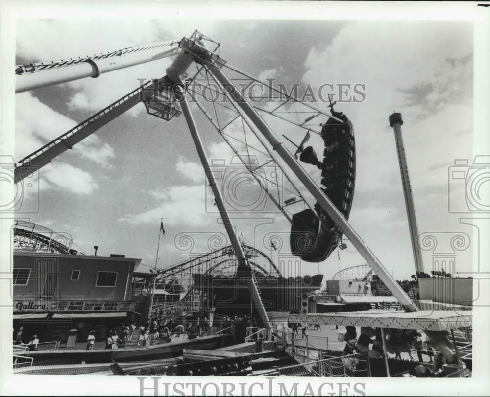 Press Photo Rides at Astroland Amusement Park, Coney Island - sia02561