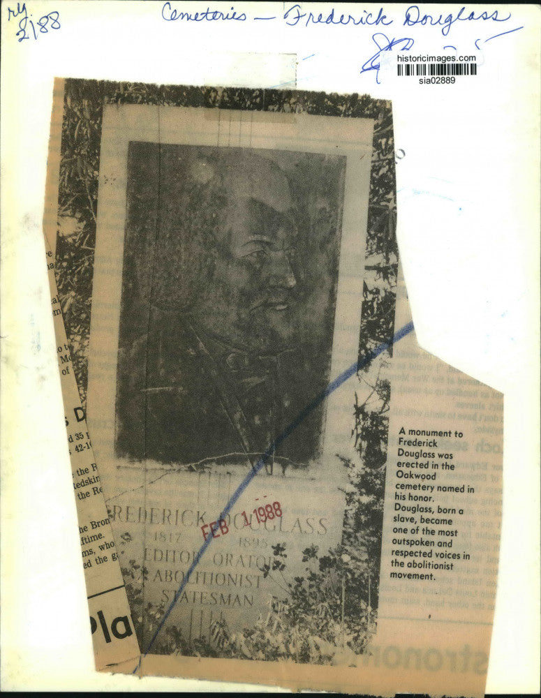 1988 Press Photo Frederick Douglas monument at Oakwood Cemetery - sia02889