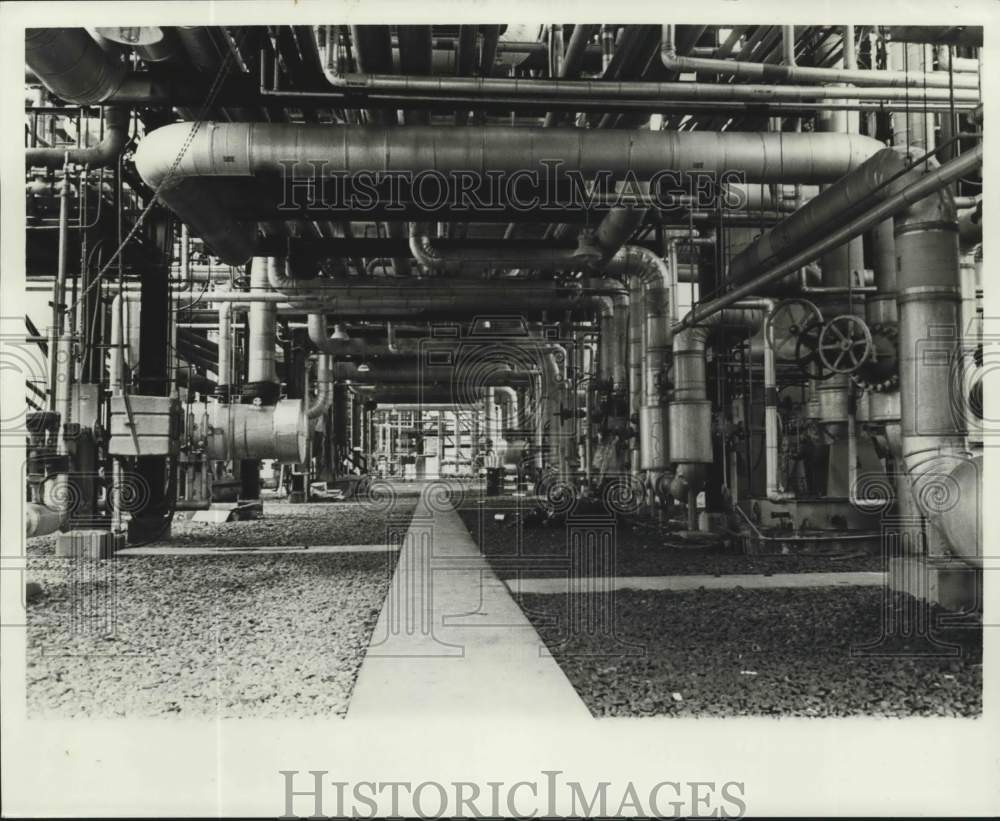 1975 Press Photo Brooklyn Union Gas Company equipment - sia03831