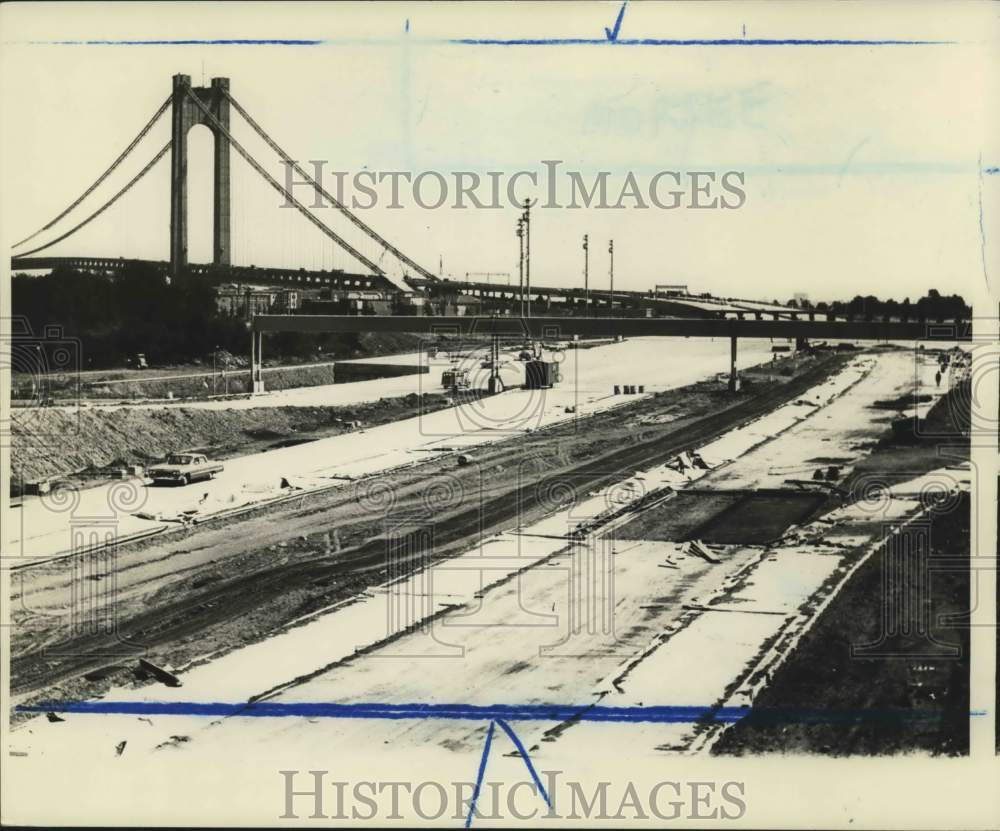 1964 Press Photo A bridge approach nearing toll plaza under construction