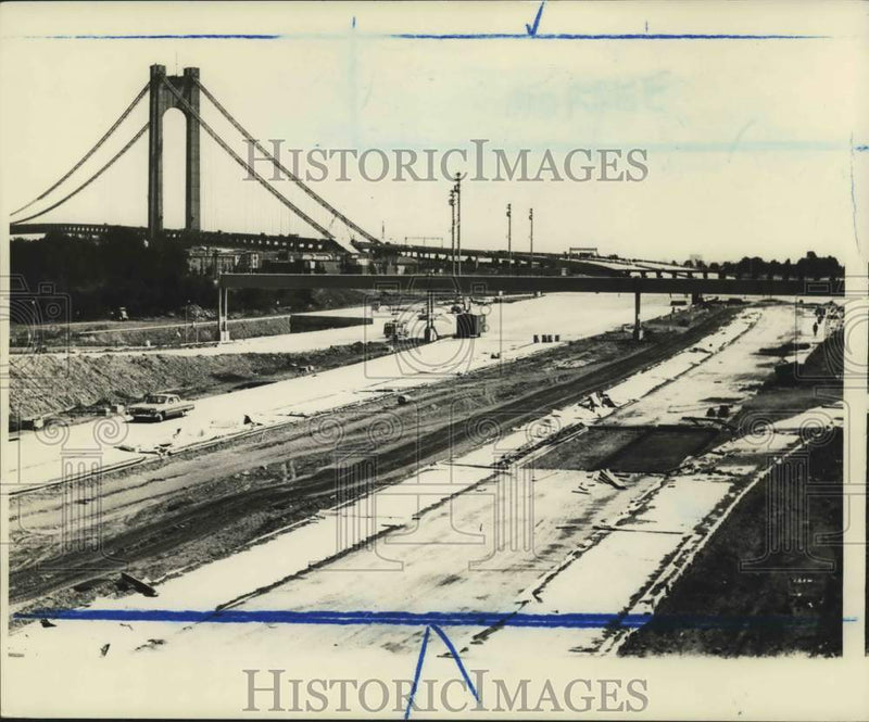 Load image into Gallery viewer, 1964 Press Photo A bridge approach nearing toll plaza under construction
