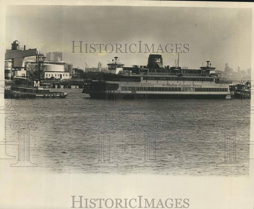 1978 Press Photo The ferryboat Cornelius Kolff is towed in the Kill van Kull