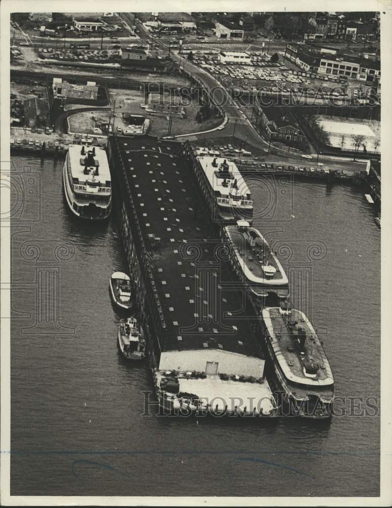 1976 Press Photo Aerial view of Ferryboats at a dock - sia05746