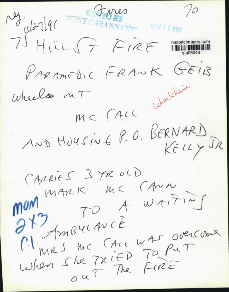 1991 Press Photo Paramedic Frank Geib with 75 Hill Street fire victims