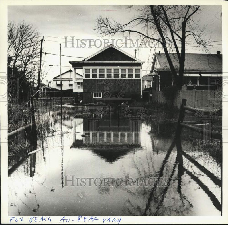 Load image into Gallery viewer, 1993 Press Photo A rear yard in Oakwood Beach submerged in floodwaters

