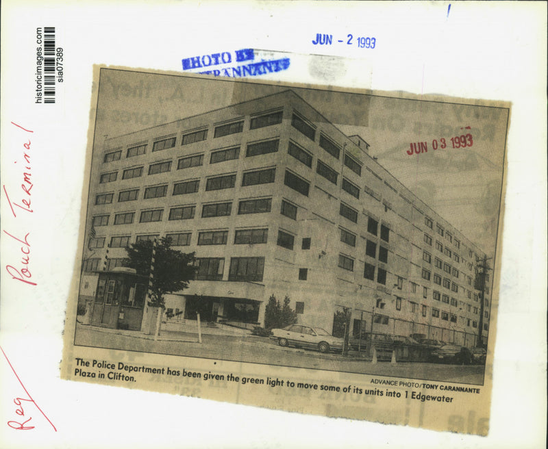 Load image into Gallery viewer, 1993 Press Photo Exterior view of Pouch Terminal at One Edgewater Plaza, Clifton
