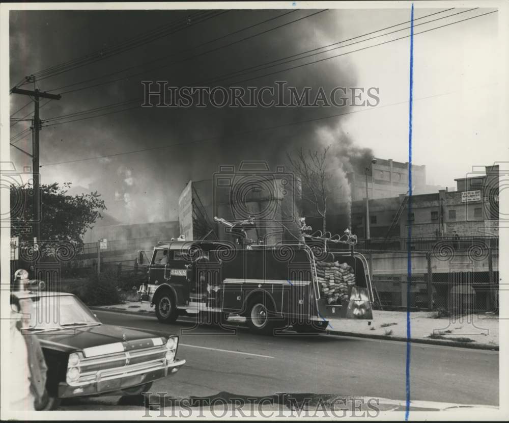 1965 Press Photo View of Gypsum plant fire from Richmond Terrace - sia07460