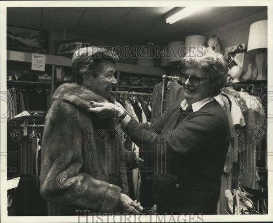 1996 Press Photo Staten Island Mental Health Society Thrift shop, Great Kills