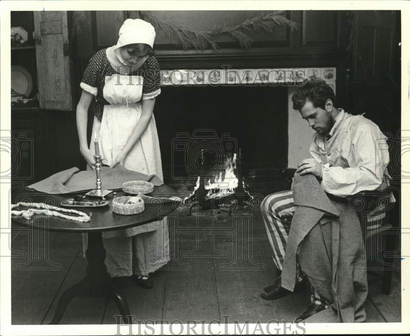 Load image into Gallery viewer, 1982 Press Photo Michelle Sandow &amp; Daniel Zucker at Lake Tysen House - sia09060
