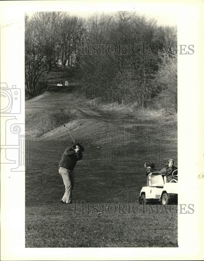 1983 Press Photo Golfer at Silver Lake Golf Course - sia09140- Historic Images