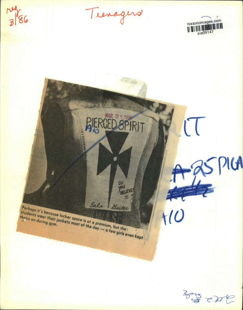 1986 Press Photo Teenage student wearing a Pierced Spirit jacket - sia09147