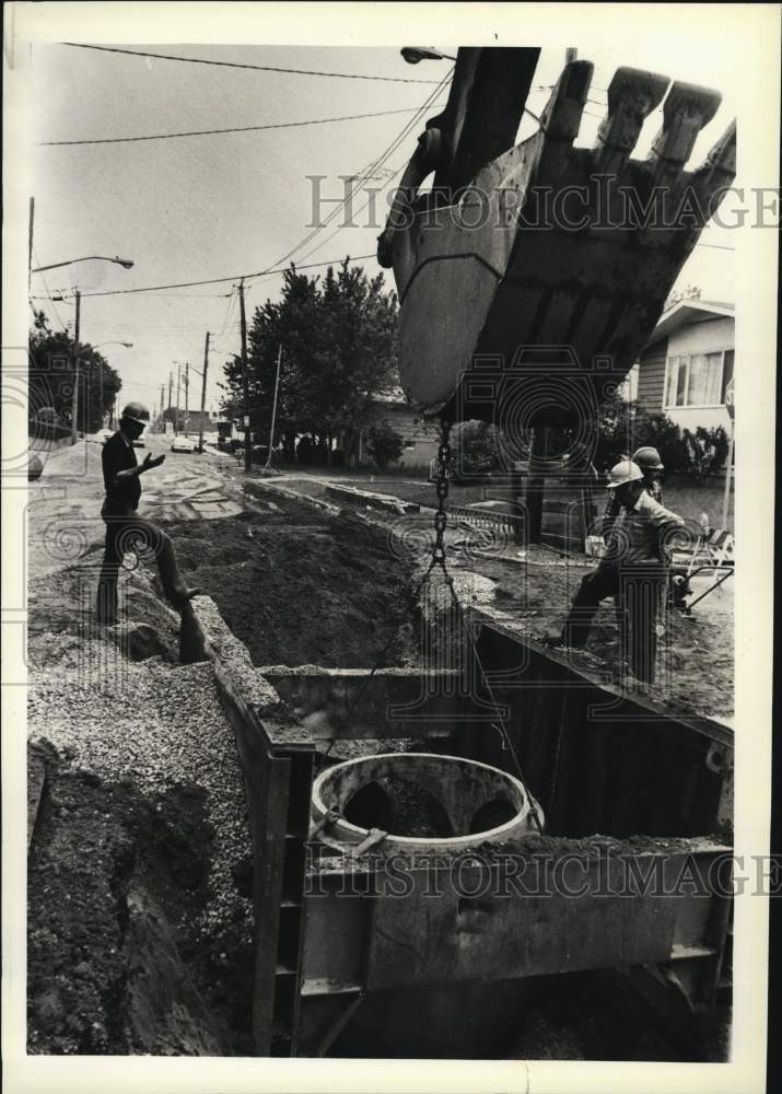 1983 Press Photo Construction work at Bolivar Street & Manor Road - sia09289