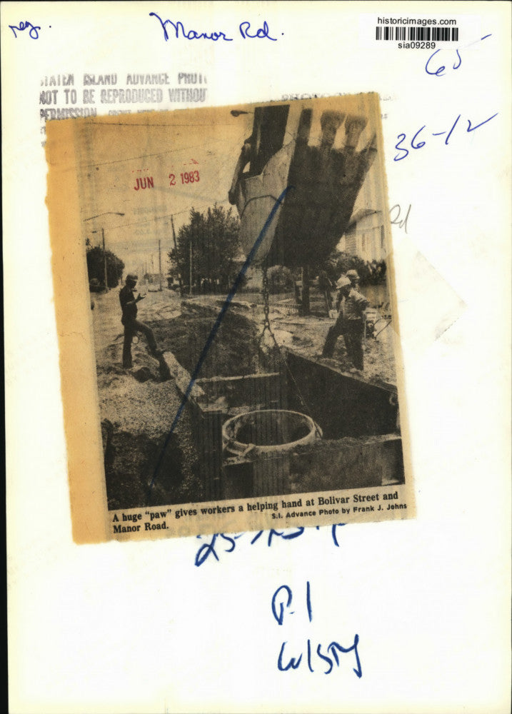 1983 Press Photo Construction work at Bolivar Street & Manor Road - sia09289