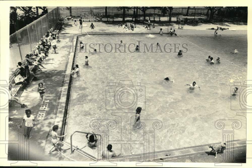 1981 Press Photo Swimmers at the Faber Pool, Port Richmond - sia12385- Historic Images