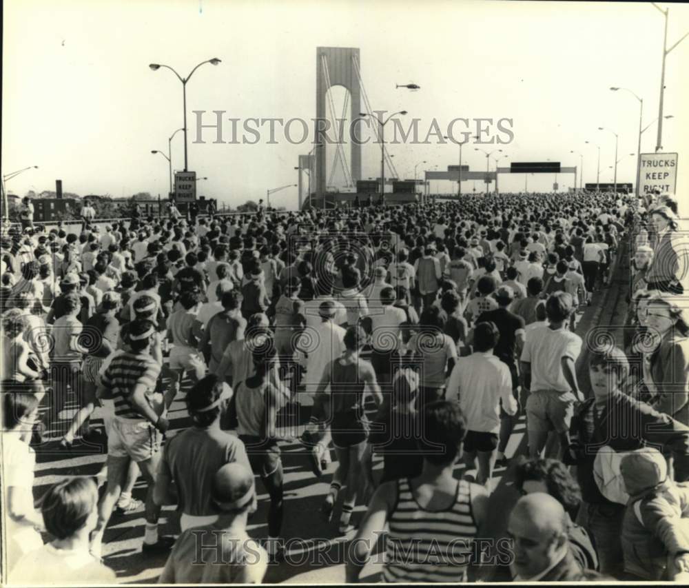 1977 Press Photo Runners at a Marathon - sia12525- Historic Images