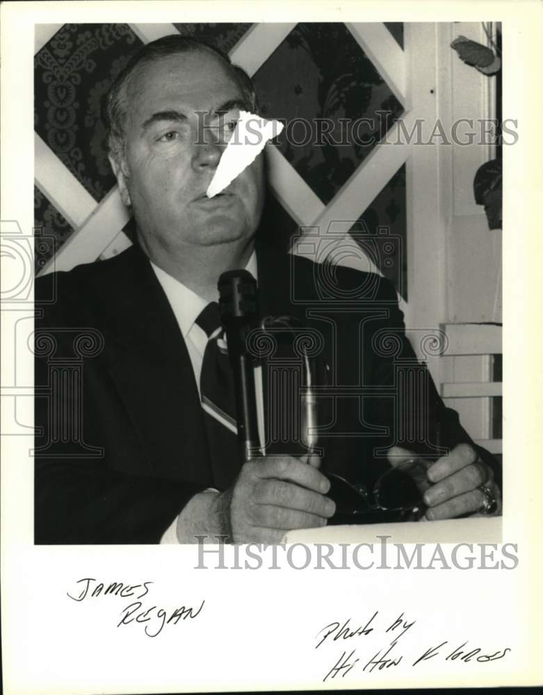 1988 Press Photo James F. Regan at a press conference - sia14196