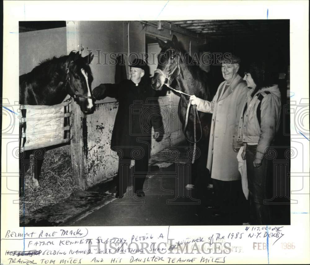 1986 Press Photo Reverend Kenneth Slattery,Tom &amp; Jeanne Miles Belmont Race Track
