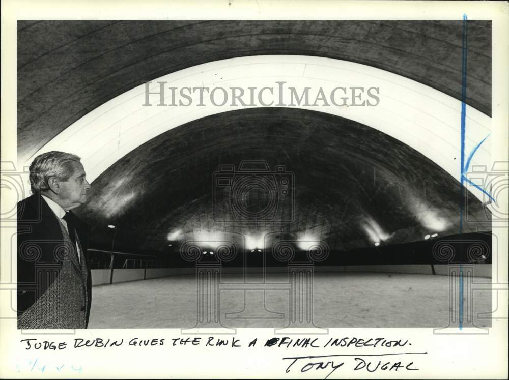 1983 Press Photo Judge Dublin at Staten Island Veterans Memorial Ice Hockey Rink- Historic Images