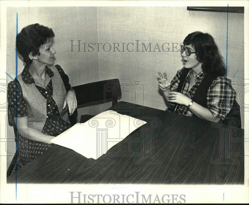 Load image into Gallery viewer, 1980 Press Photo Carole Lazorisak and Mary Mosleh Speak American Sign Language

