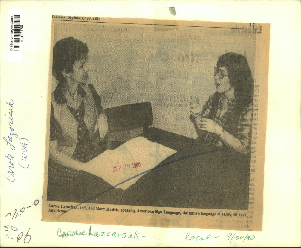 1980 Press Photo Carole Lazorisak and Mary Mosleh Speak American Sign Language