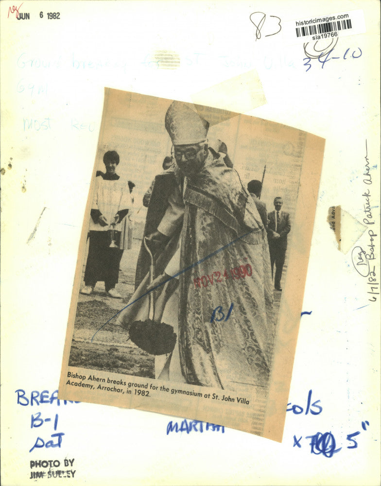 Load image into Gallery viewer, 1982 Press Photo Bishop Patrick Ahern at groundbreaking ceremony, Arrochar
