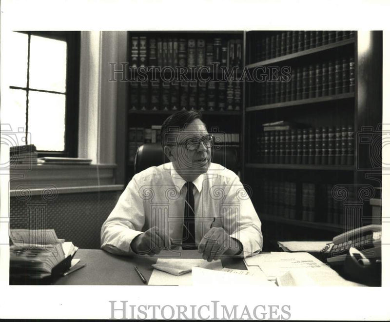 Load image into Gallery viewer, Press Photo Judge Alan J. Meyer, Stapleton Criminal Court - sia20392
