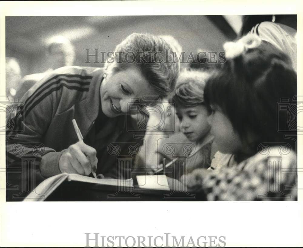 1988 Press Photo Soviet Olympic Gold Medalist Olga Korbut visits New Springville- Historic Images