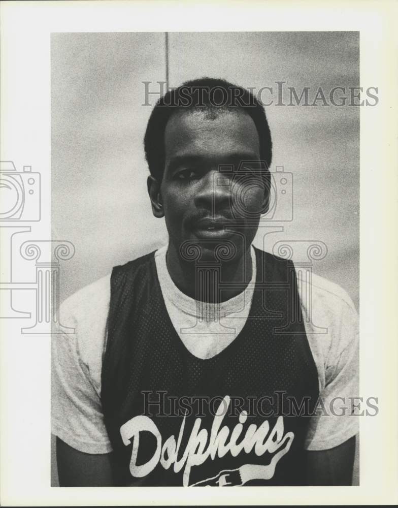 Press Photo A College of Staten Island Basketball team member - sia23055- Historic Images