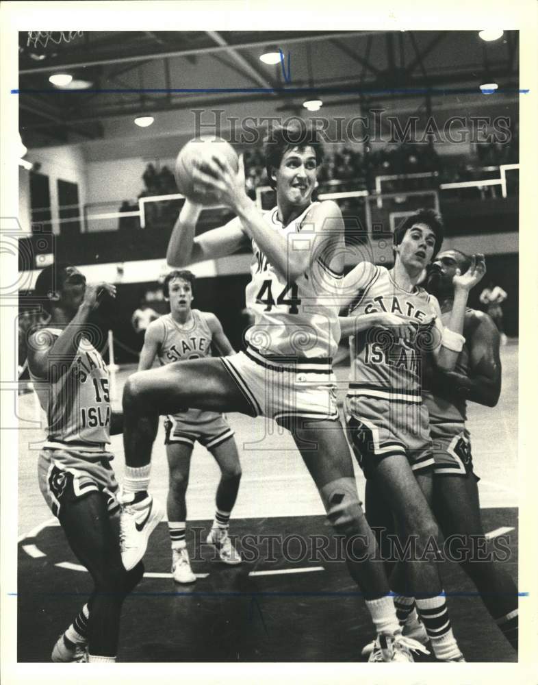 1984 Press Photo College of Staten Island Basketball Game - sia23319- Historic Images