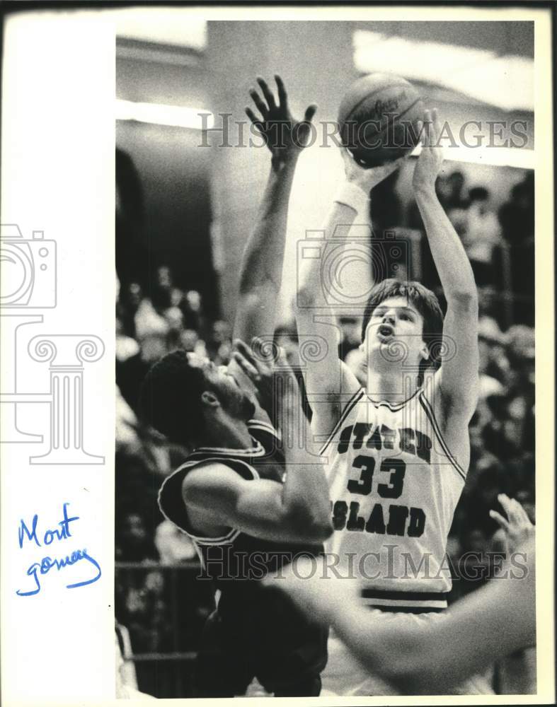 1987 Press Photo College of Staten Island Basketball Player Shoots to Score- Historic Images