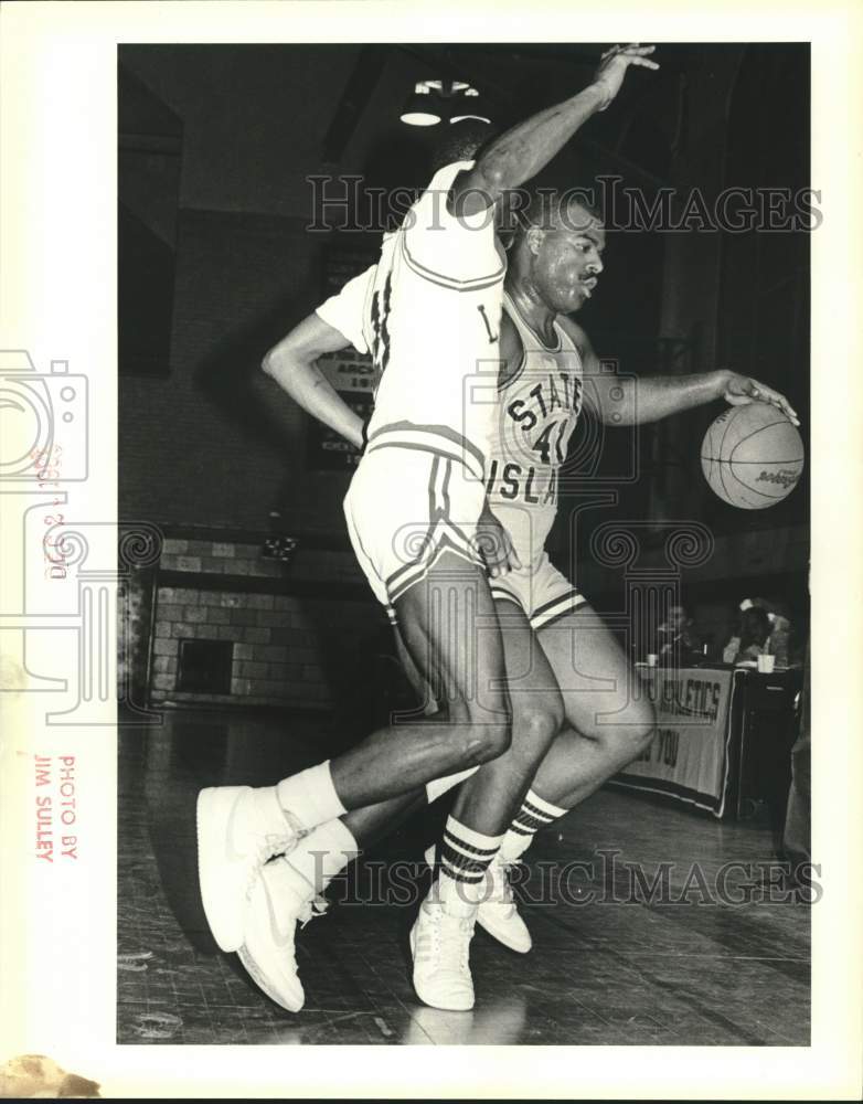Press Photo College of Staten Island Basketball Player #41 Moves With Ball- Historic Images