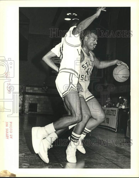Press Photo College of Staten Island Basketball Player
