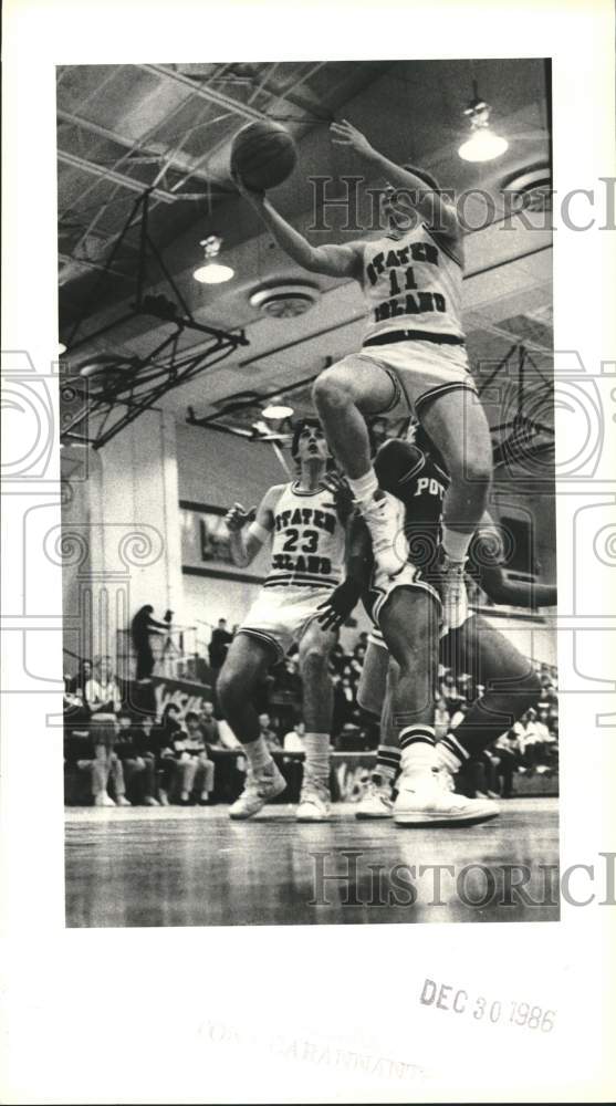 1986 Press Photo College of Staten Island Basketball Player #11 in the Air- Historic Images