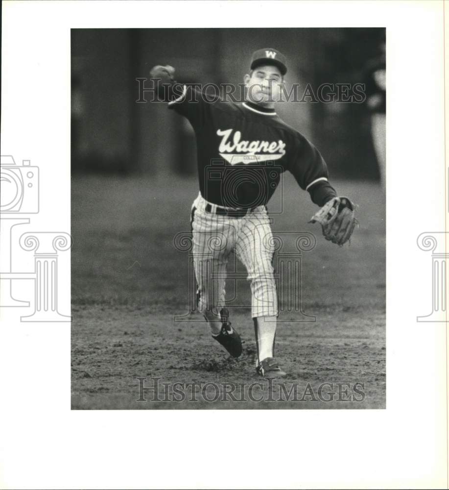 1989 Press Photo Wagner College Baseball Shortstop Throws to First for Out- Historic Images