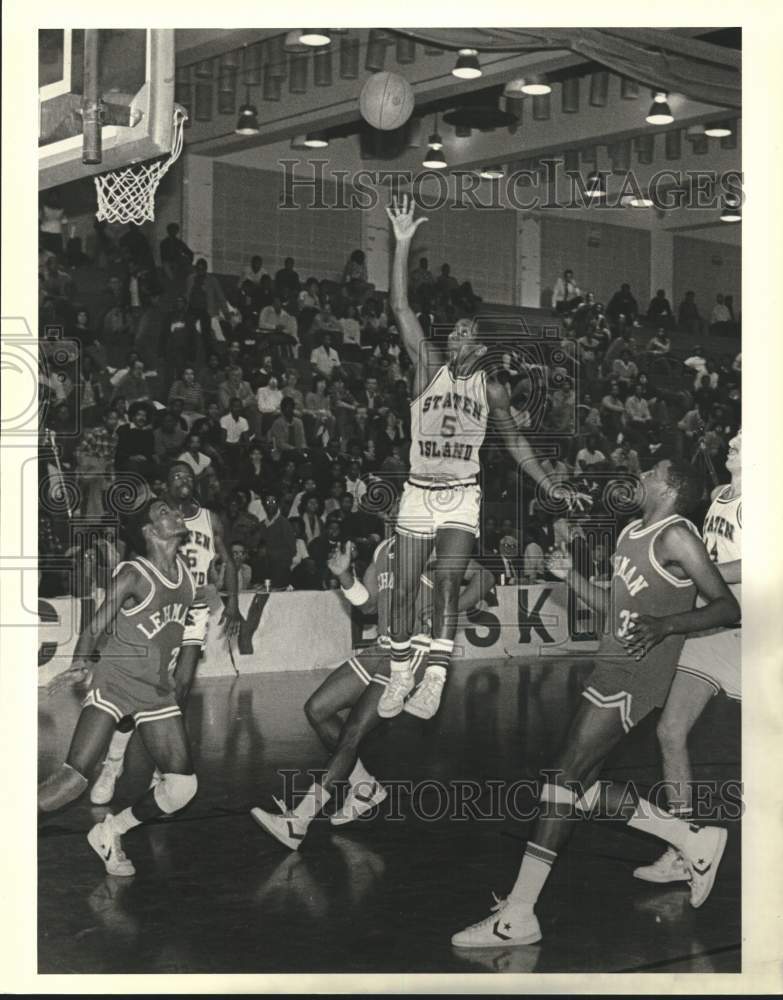 1984 Press Photo College of Staten Island Basketball Player #5 Jumps for Shot- Historic Images