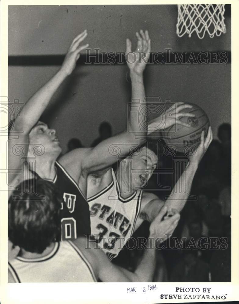 1984 Press Photo College of Staten Island Basketball player with basketball- Historic Images