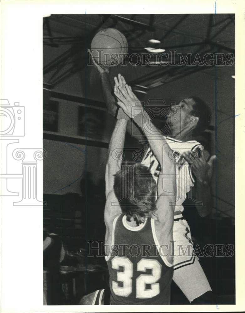 1985 Press Photo College of Staten Island Basketball Player #15 - sia23483- Historic Images