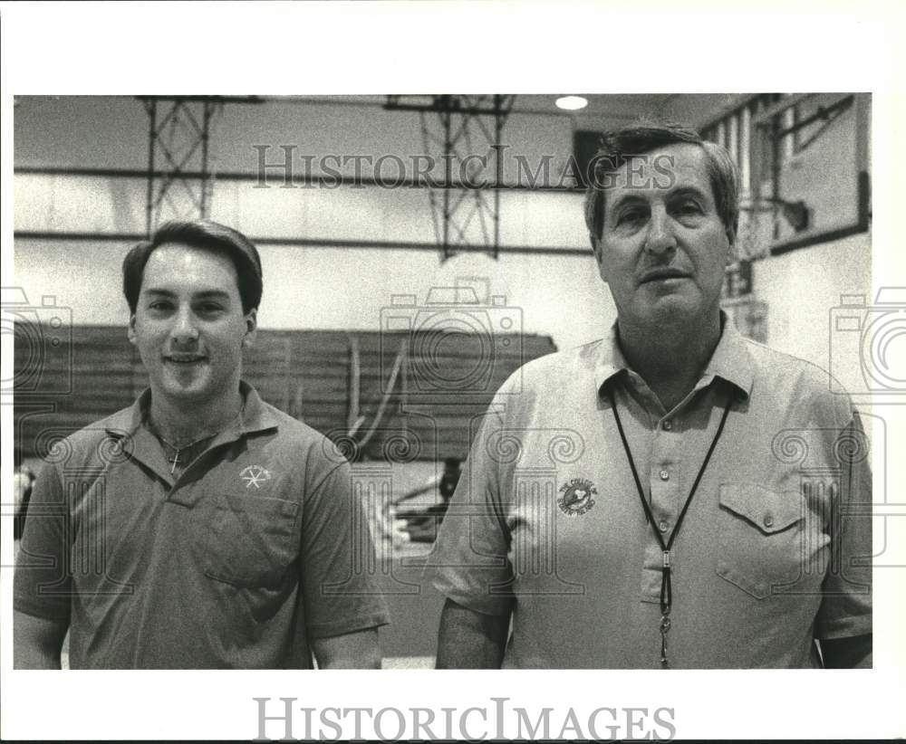 Press Photo College of Staten Island Basketball members - sia23652- Historic Images