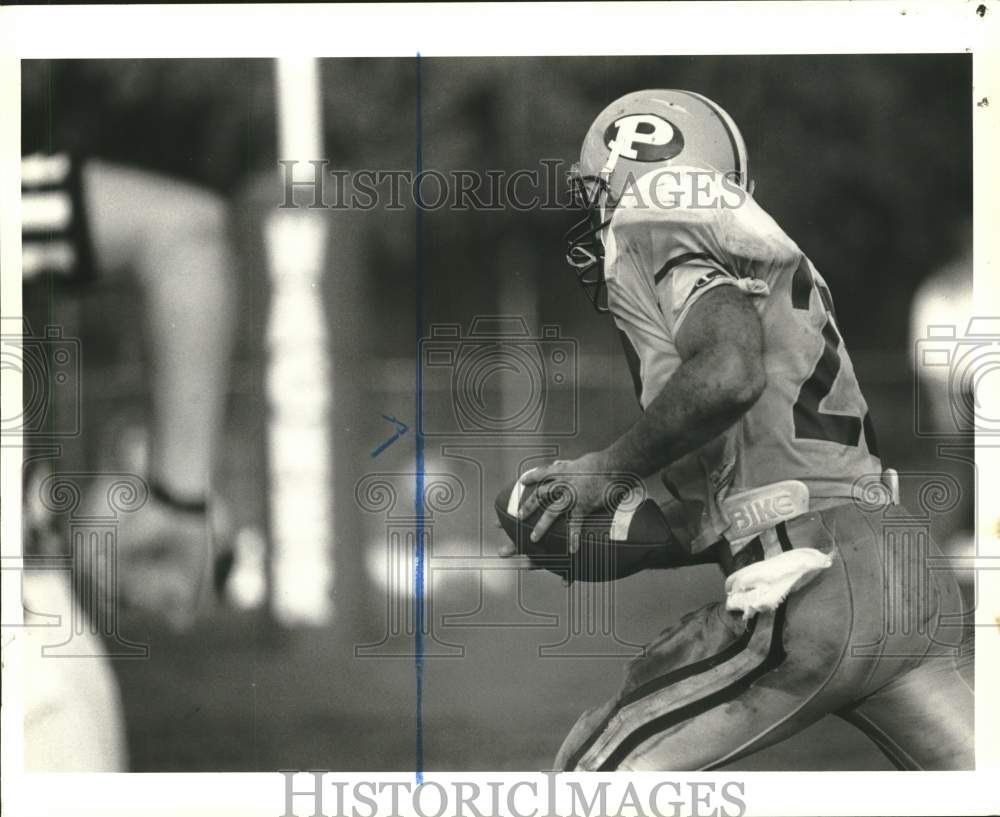 1989 Press Photo Tim McIntee, Wagner College Football Opponent's Interception- Historic Images